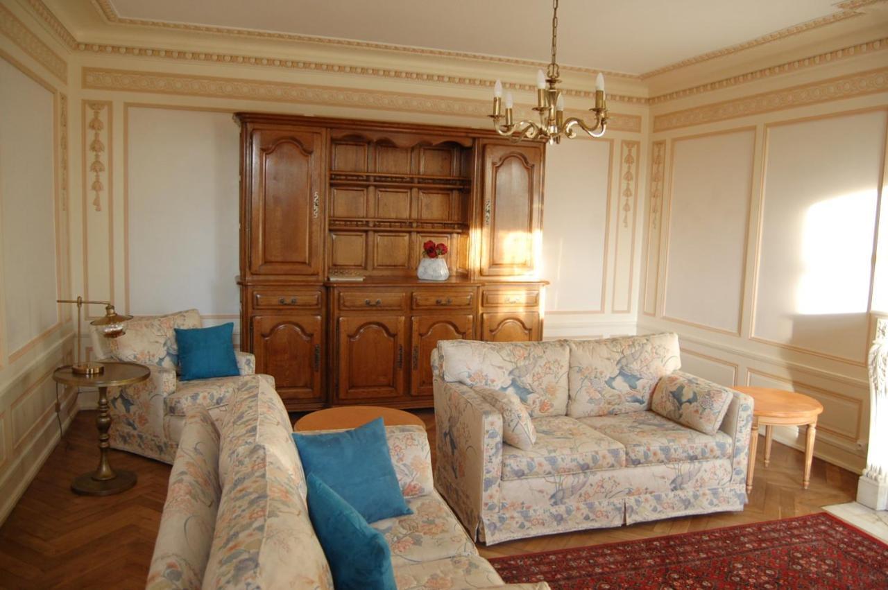 Chateau Begot Lansac  Buitenkant foto