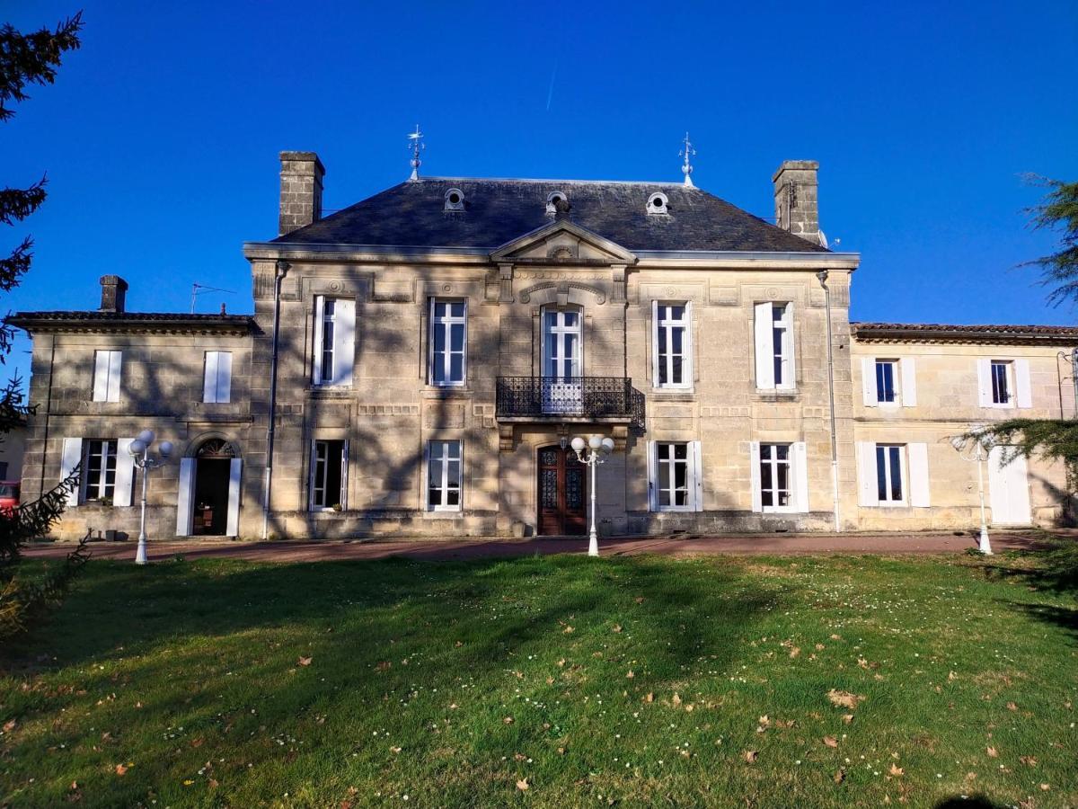 Chateau Begot Lansac  Buitenkant foto