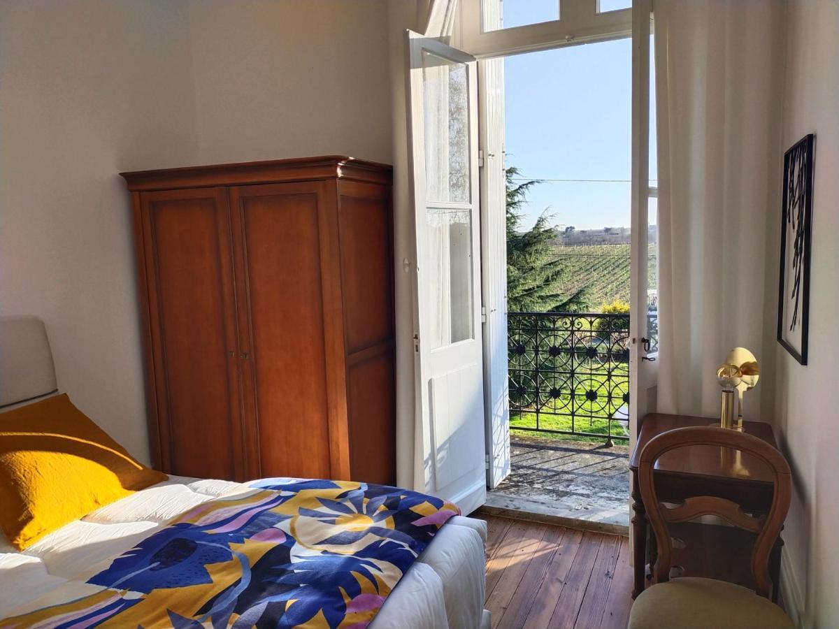 Chateau Begot Lansac  Buitenkant foto