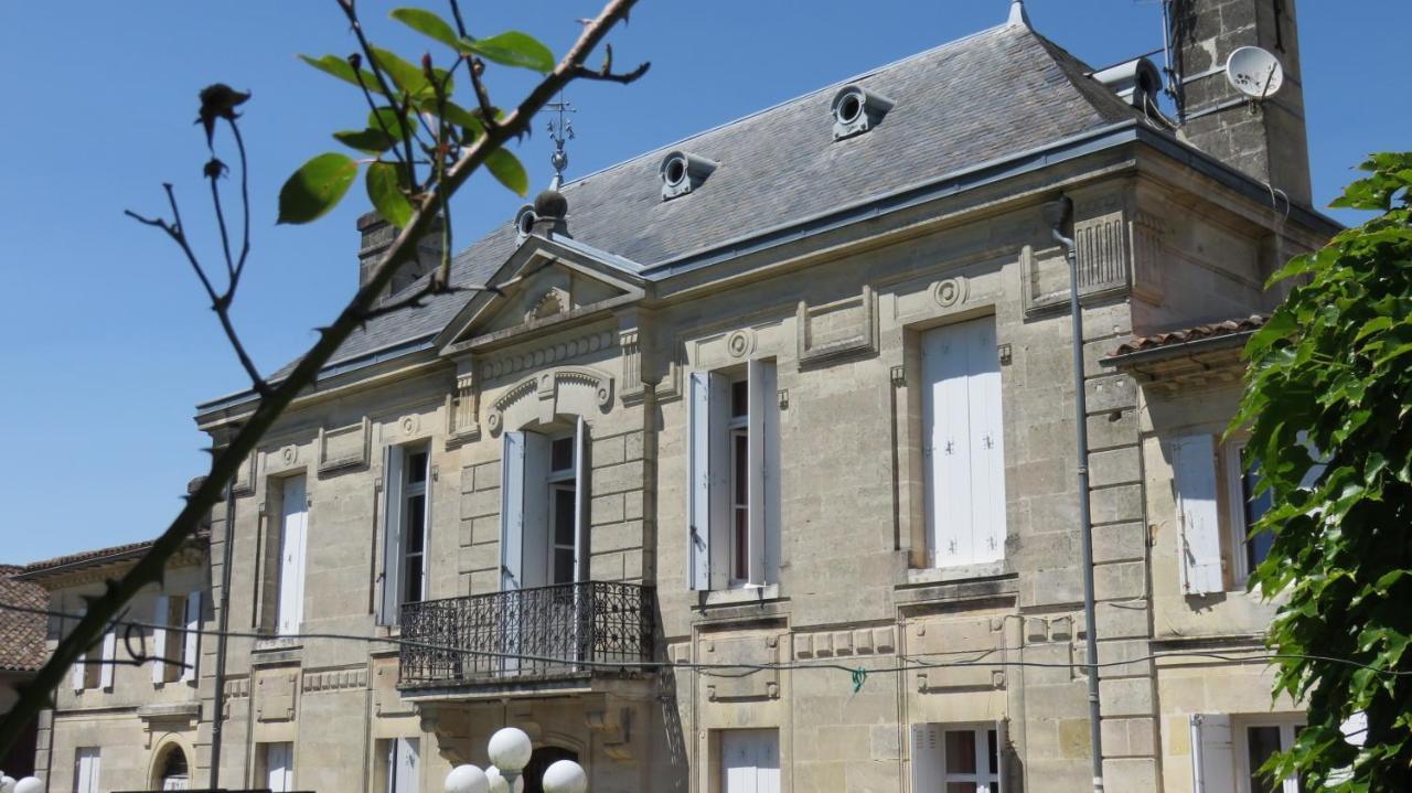 Chateau Begot Lansac  Buitenkant foto